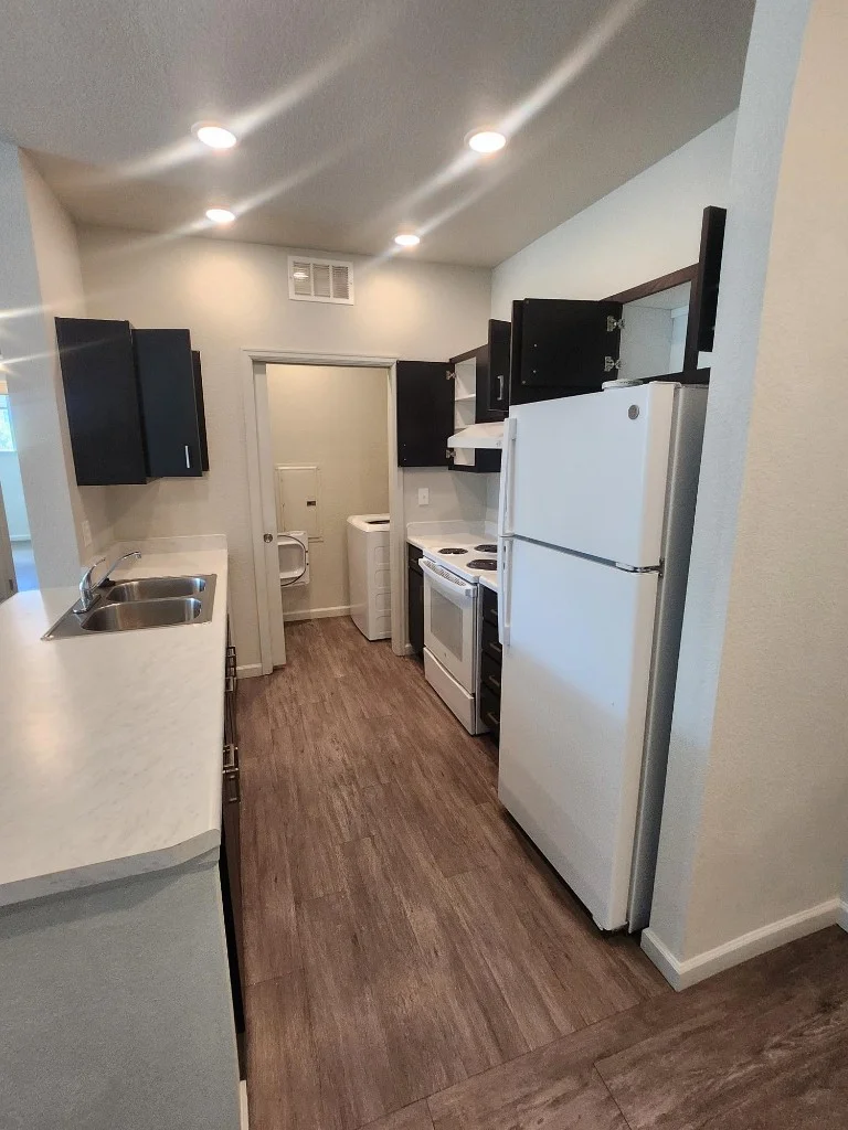 Full Kitchen & In-Unit Laundry
